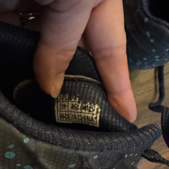 Navy Blue Soccer ⚽️ Cleats with Patterned Design and shin guards - Picture 4 of 8